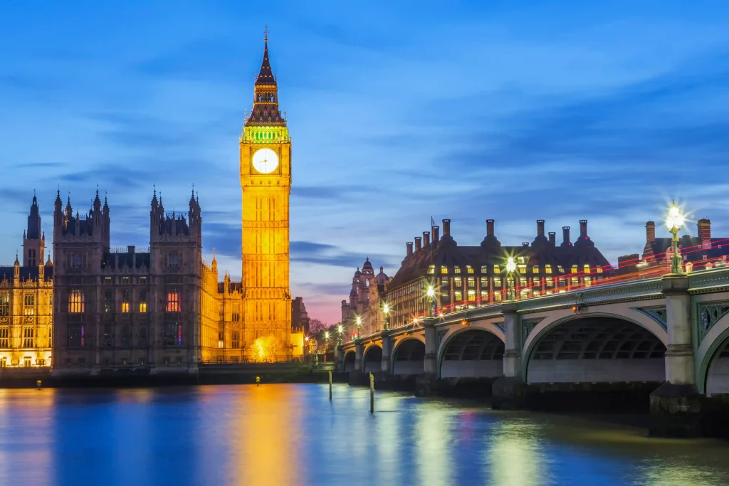 Image – London travel experience with Big Ben night sightseeing tours for US travellers