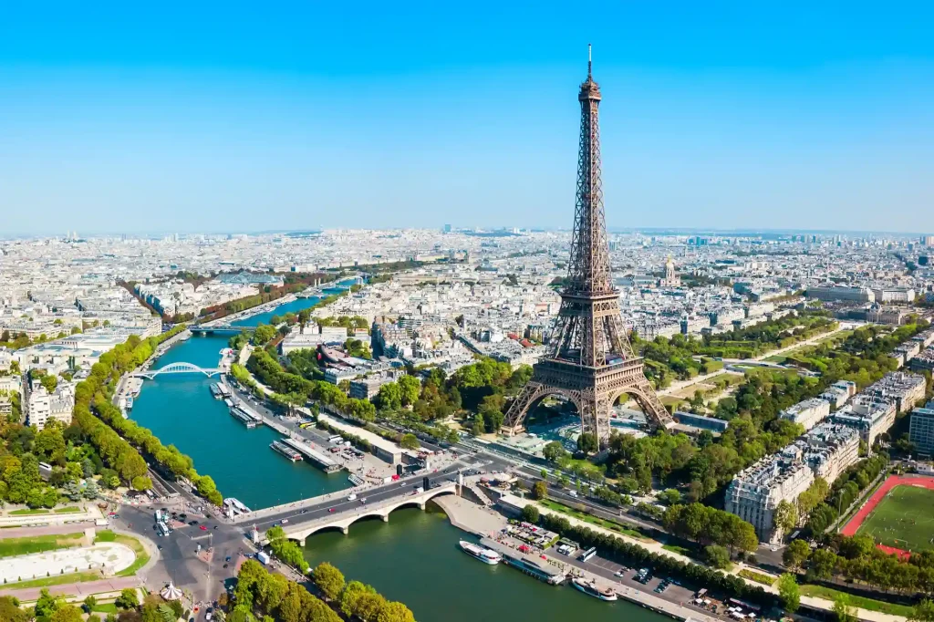 Image – France travel experience with Eiffel Tower city tours for US travellers