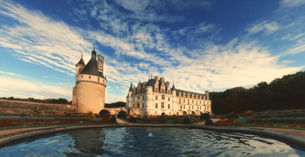Image – France travel experience with castle sightseeing tours for US travellers