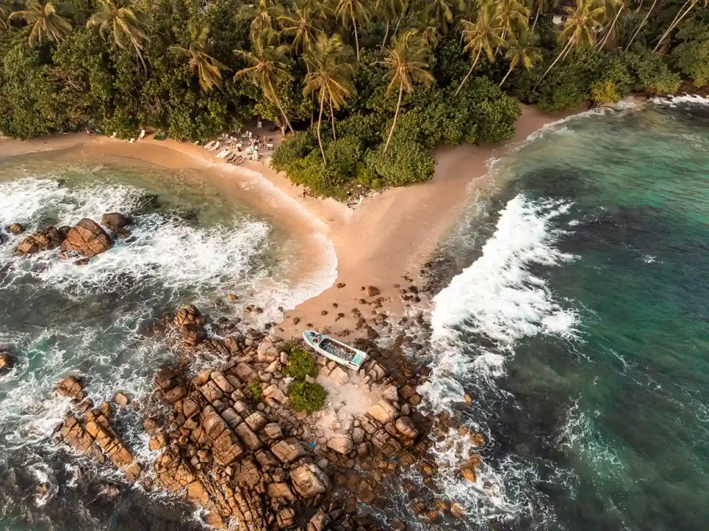 Image – Sri Lanka travel experience with coastal beach sunset tours for US travellers