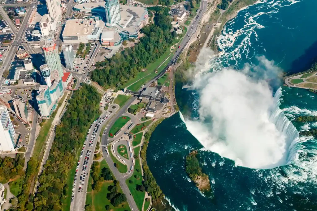 Image – Niagara Falls travel experience with aerial sightseeing tours for US travellers