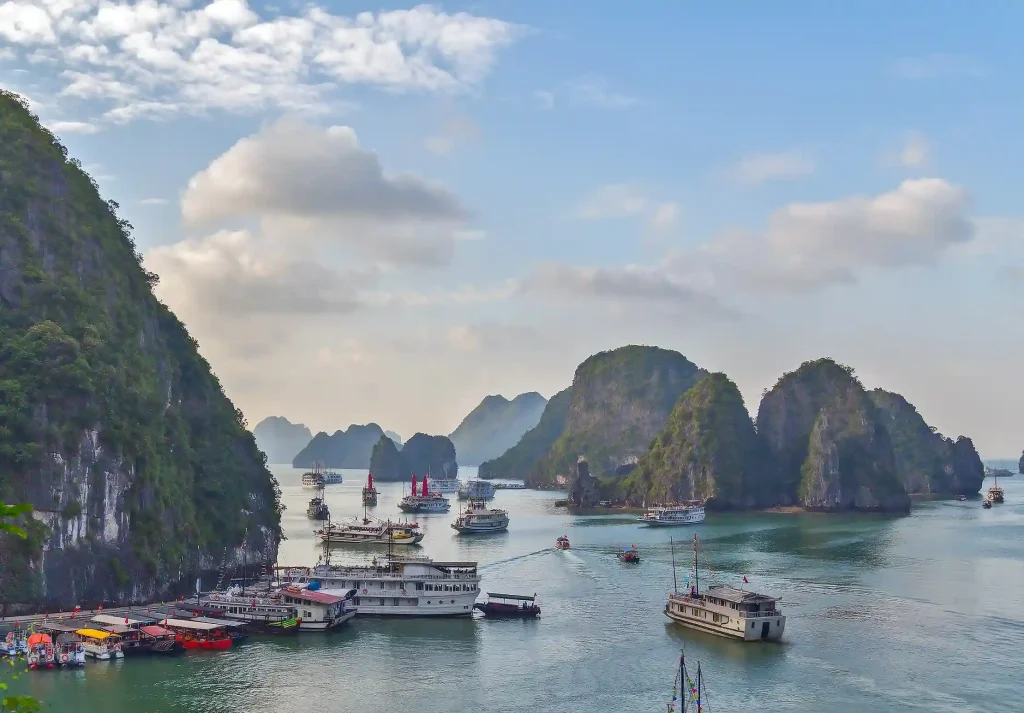 Image – Vietnam travel experience with Halong Bay island cruise tours for US travellers
