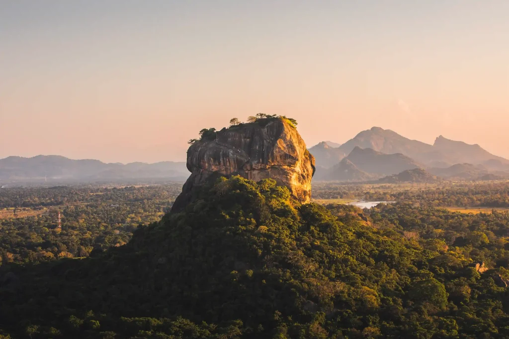 Image – Sri Lanka travel experience with Sigiriya rock sightseeing tours for US travellers