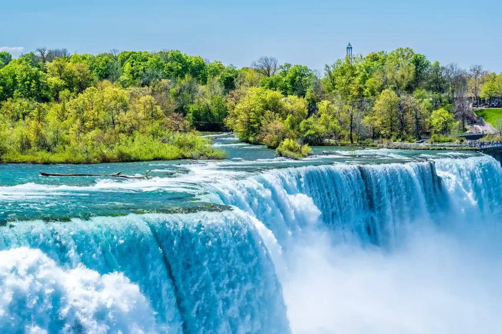 Image – Niagara Falls travel experience with waterfall sightseeing tours for US travellers